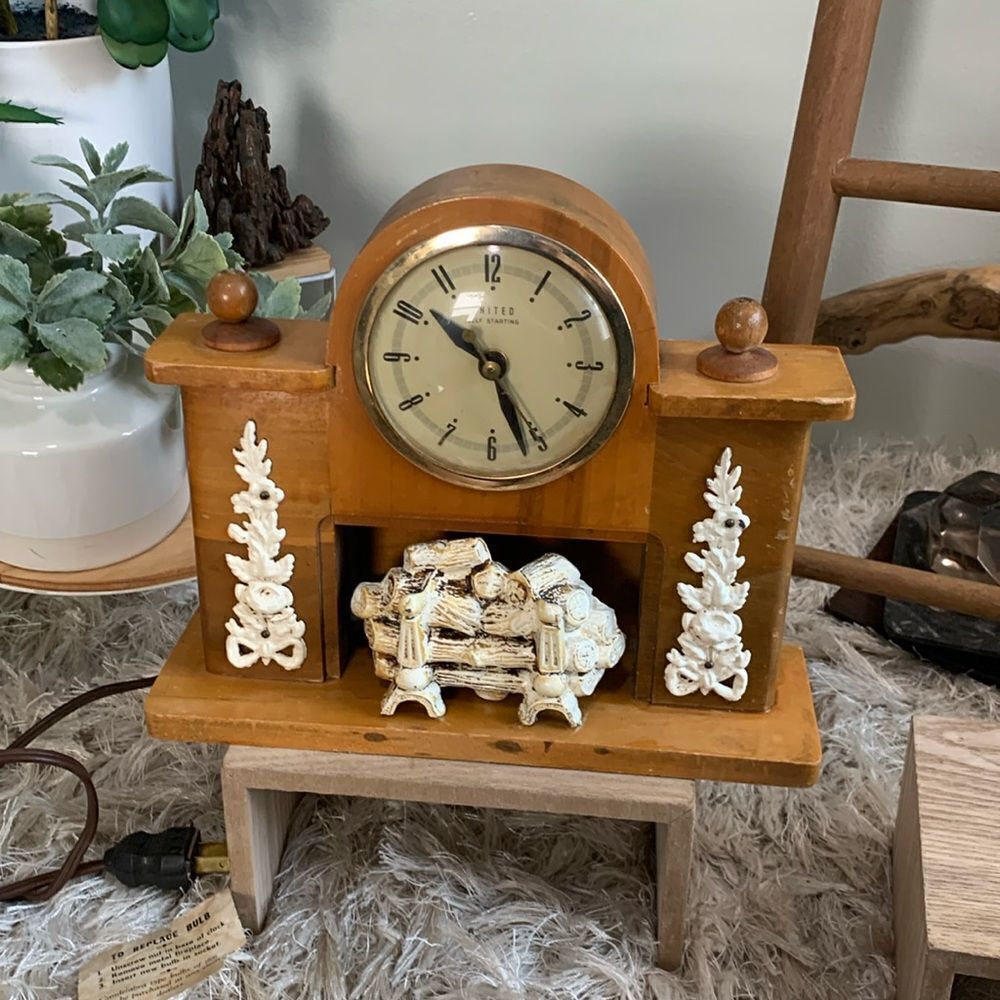Vintage Working Wooden United Electric Flickering Flame Fireplace‎ Clock No 419